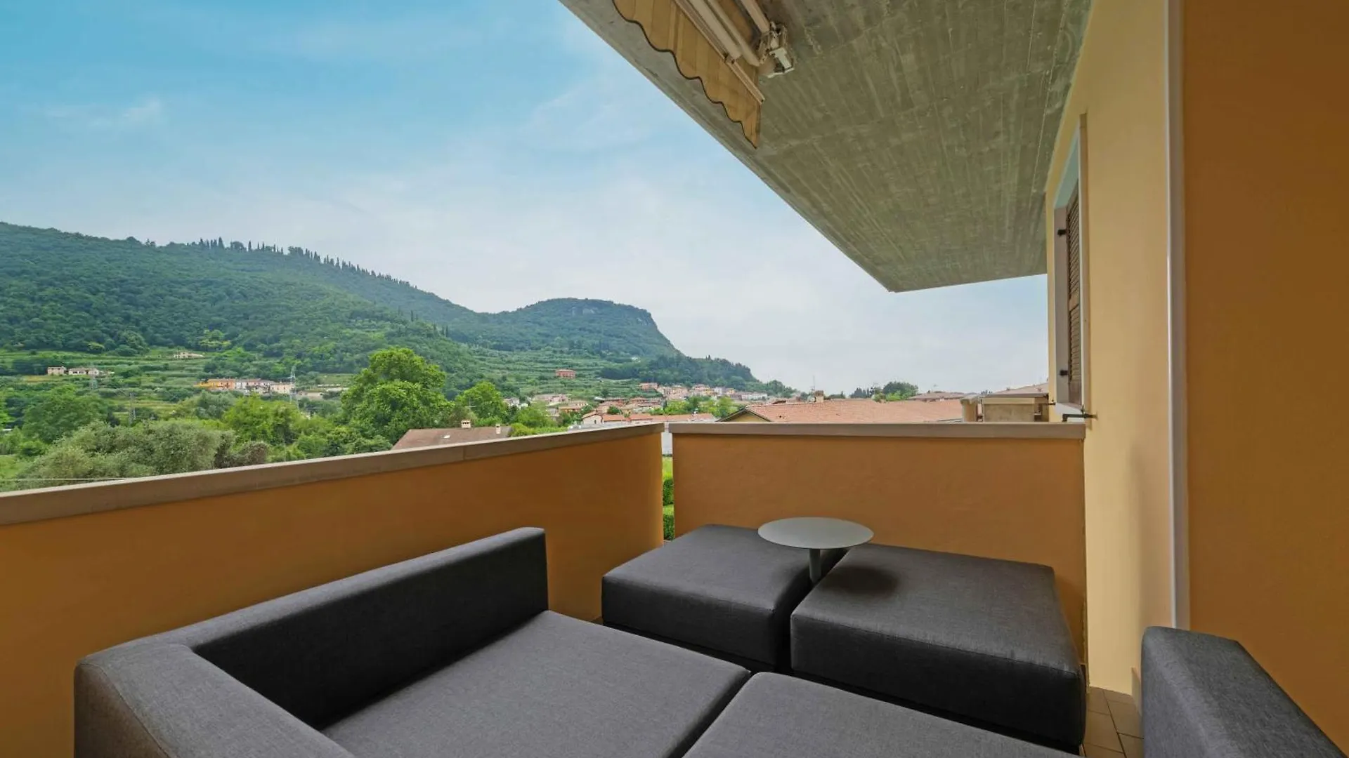 Apartmentsgarda - Residenza Mantegna Италия
